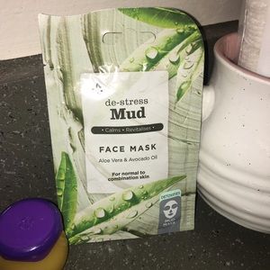 De-stress Mud Face Mask w/aloe Vera & Avocado oil.For normal to combination skin